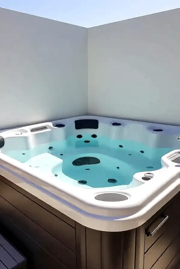 Minimalist Outdoor Jacuzzis