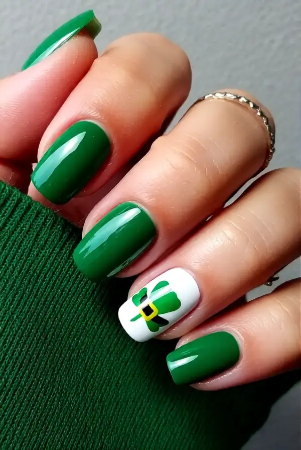 Minimalistic St. Patrick's Day Nails